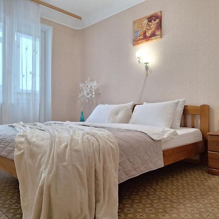 4 Ліжка З Балконом Документи Для Відряджень Мережа Alex Apartments Безконтатне Заселення 24-7 ポルタヴァ エクステリア 写真