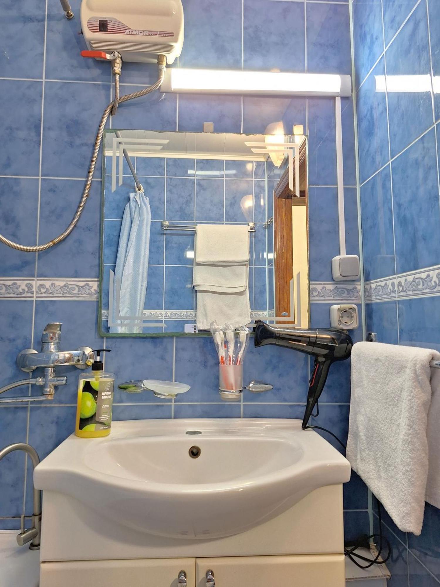 4 Ліжка З Балконом Документи Для Відряджень Мережа Alex Apartments Безконтатне Заселення 24-7 ポルタヴァ エクステリア 写真