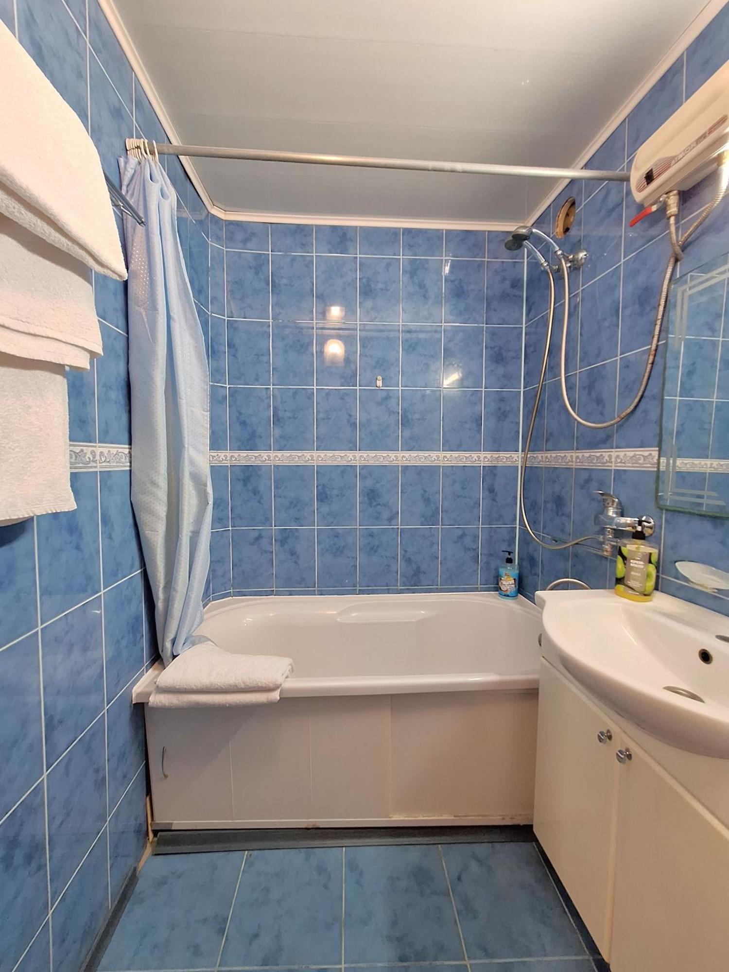 4 Ліжка З Балконом Документи Для Відряджень Мережа Alex Apartments Безконтатне Заселення 24-7 ポルタヴァ エクステリア 写真